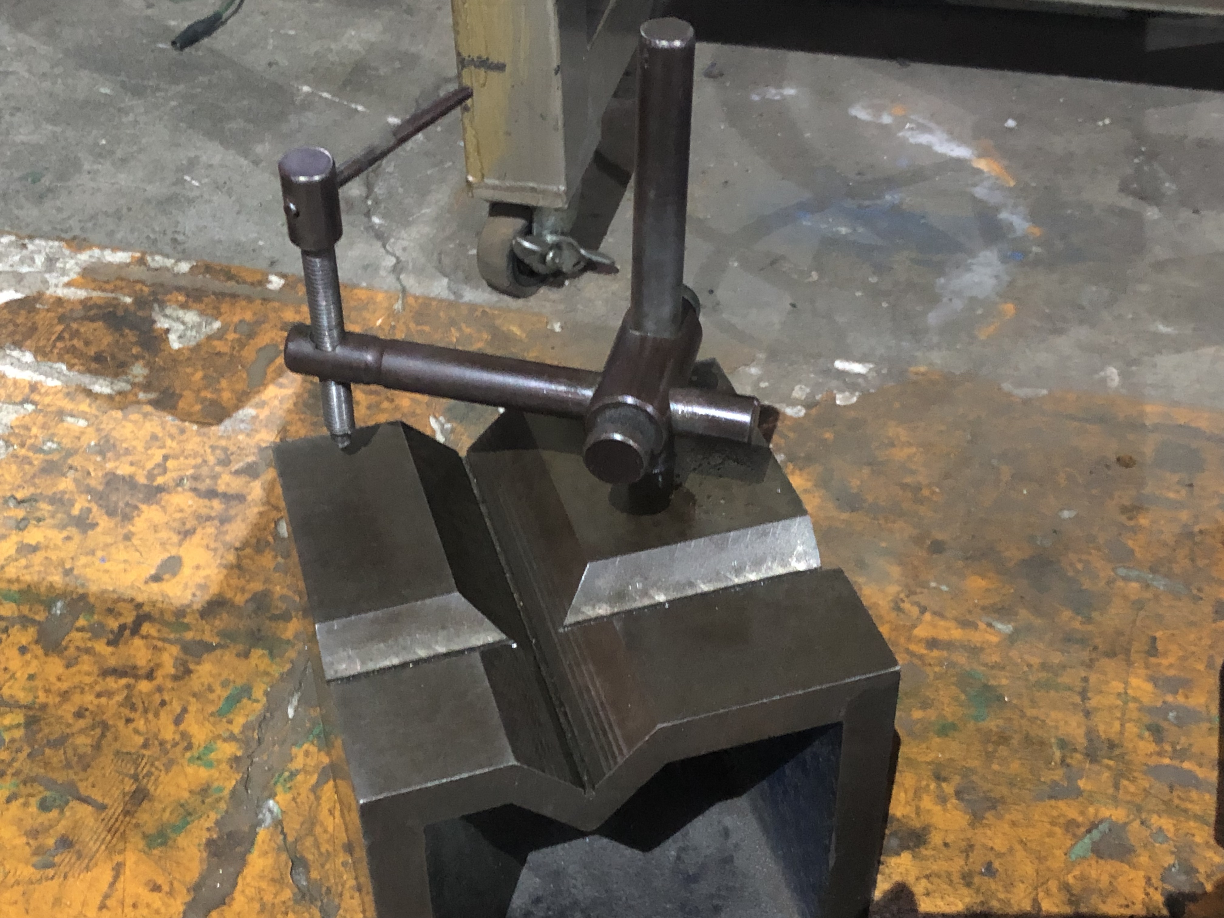 不明 V溝付桝型ブロック 150x150x150mm(V39/25)