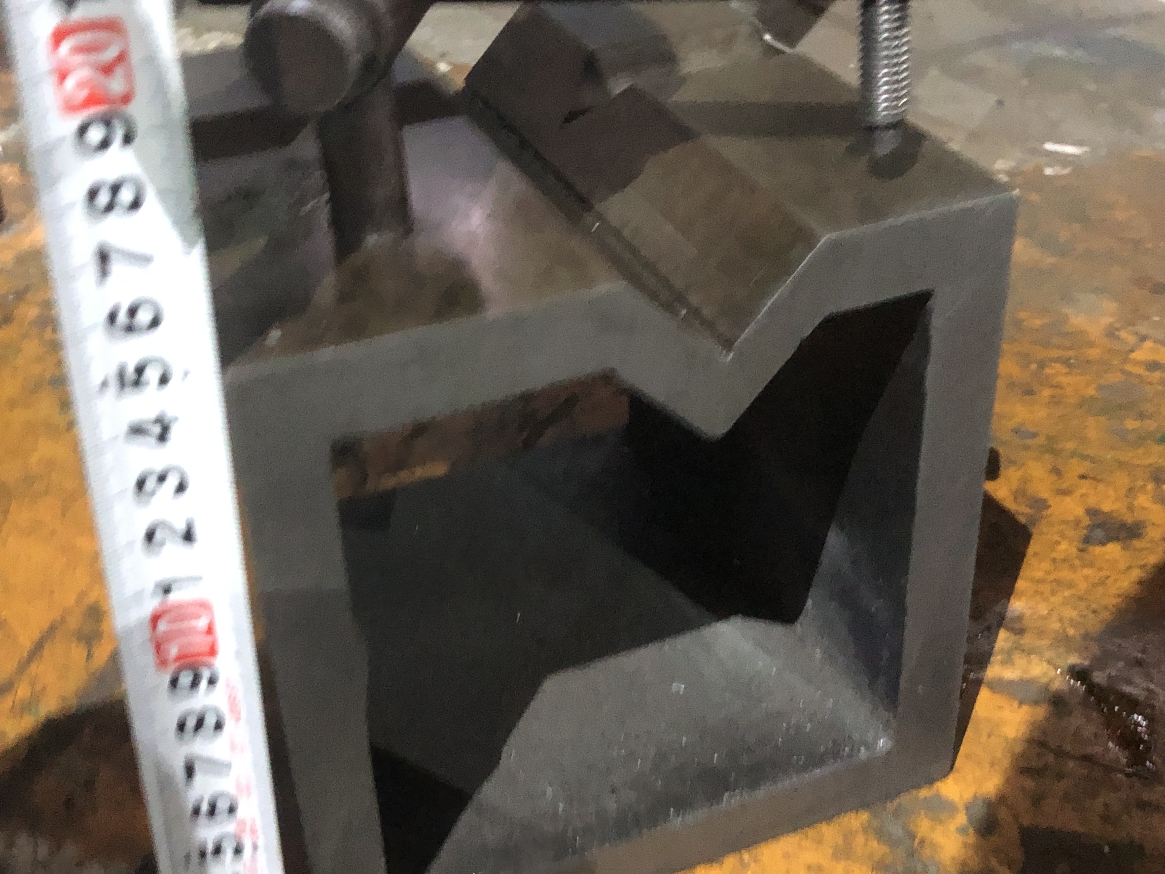 不明 V溝付桝型ブロック 150x150x150mm(V39/25)