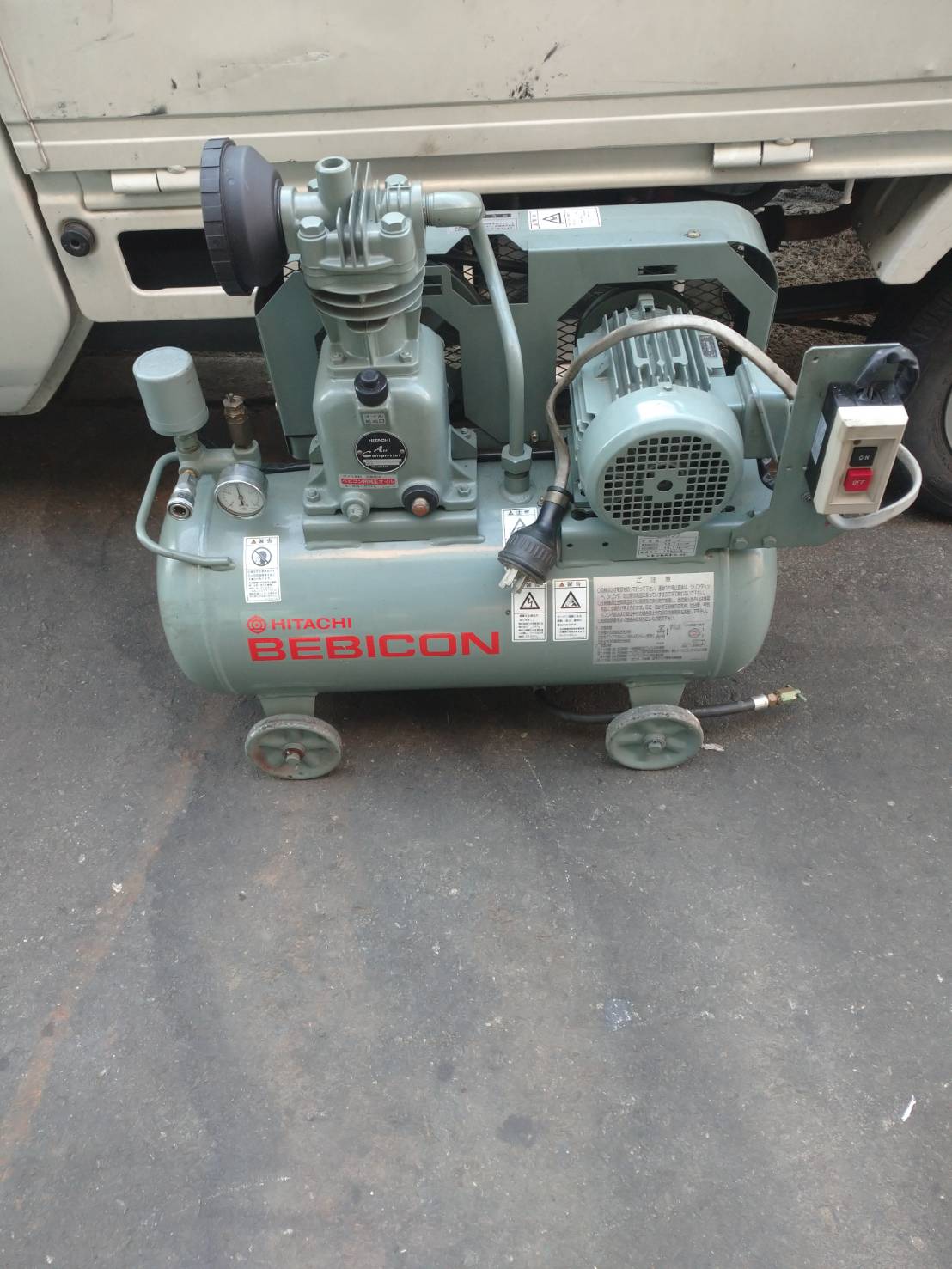 日立 0.7kwコンプレッサー 0.75P-9.5VA6