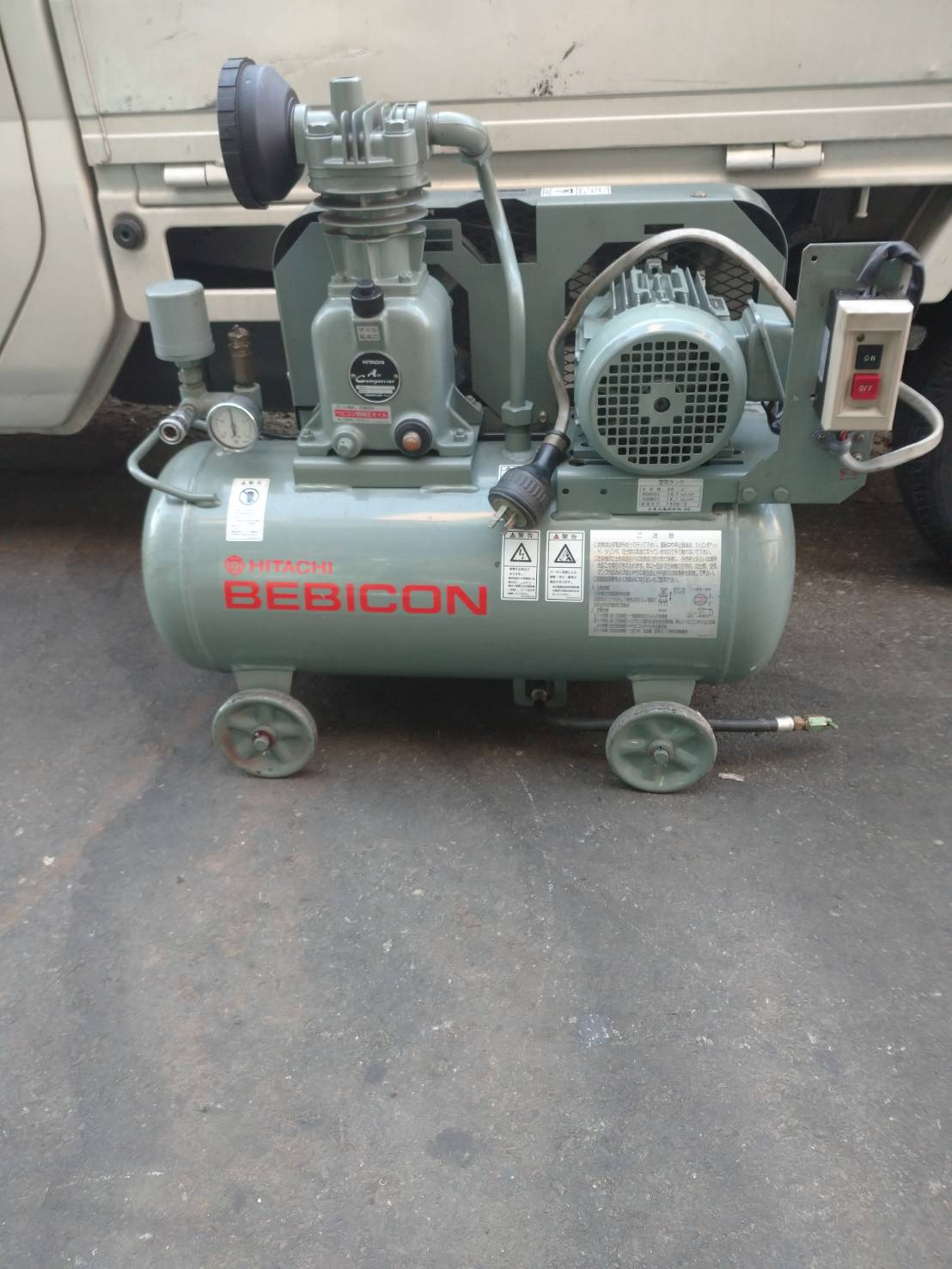 日立 0.7kwコンプレッサー 0.75P-9.5VA6