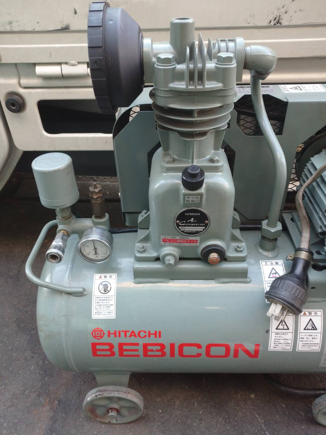 日立 0.7kwコンプレッサー 0.75P-9.5VA6