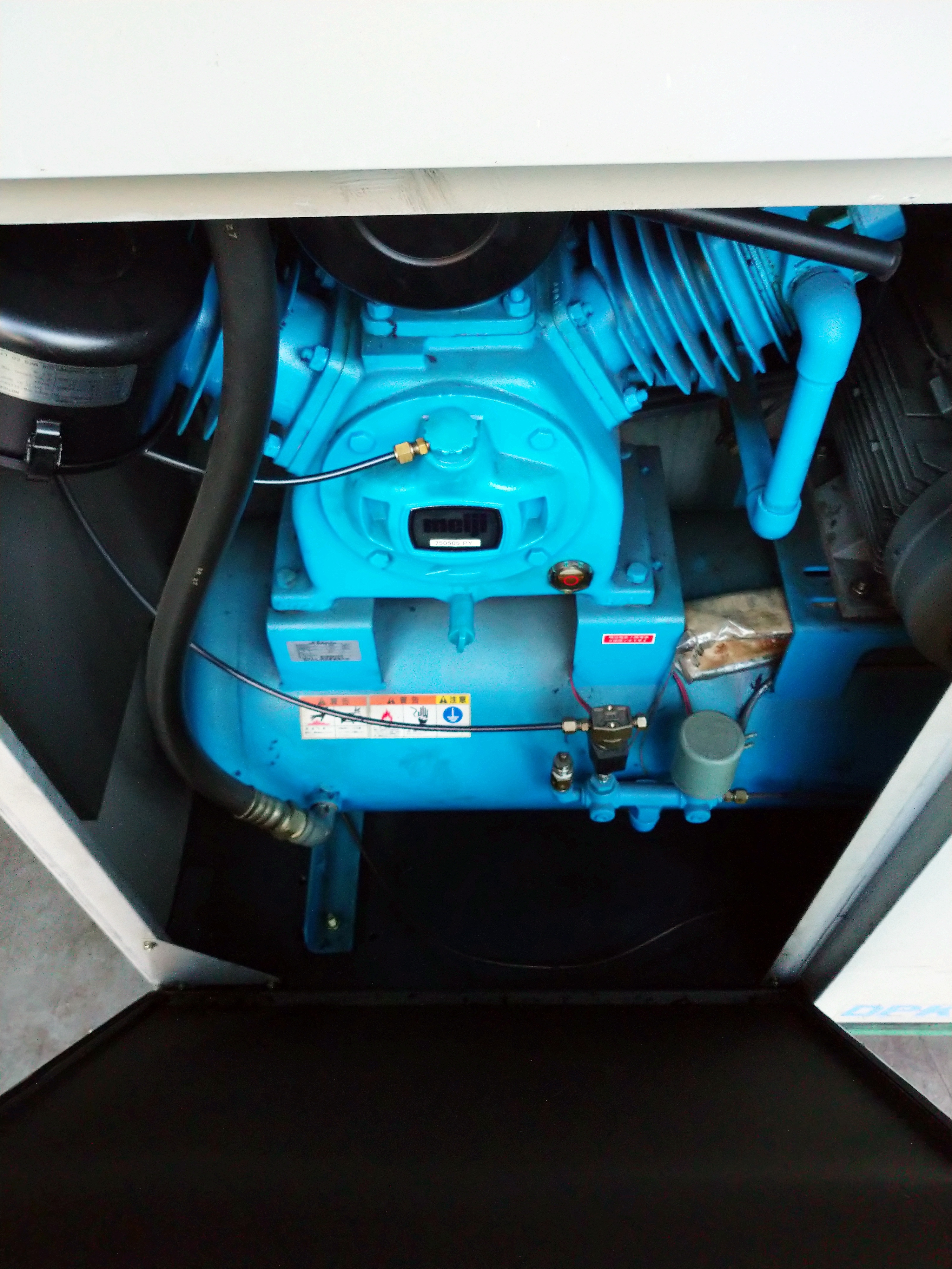 明治 7.5kWエアーコンプレッサー DRK-75B