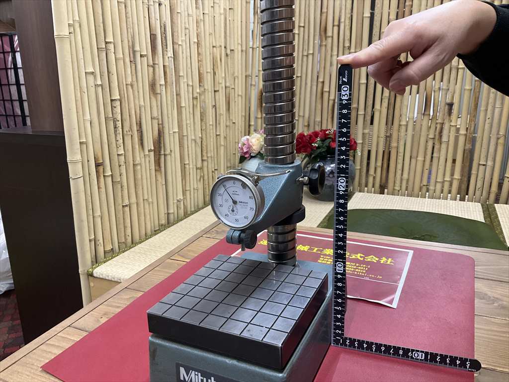 MITUTOYO｜ミツトヨ コンパレータスタンド 215-501定盤150×150mmミツトヨダイヤルゲージ0,01mm付