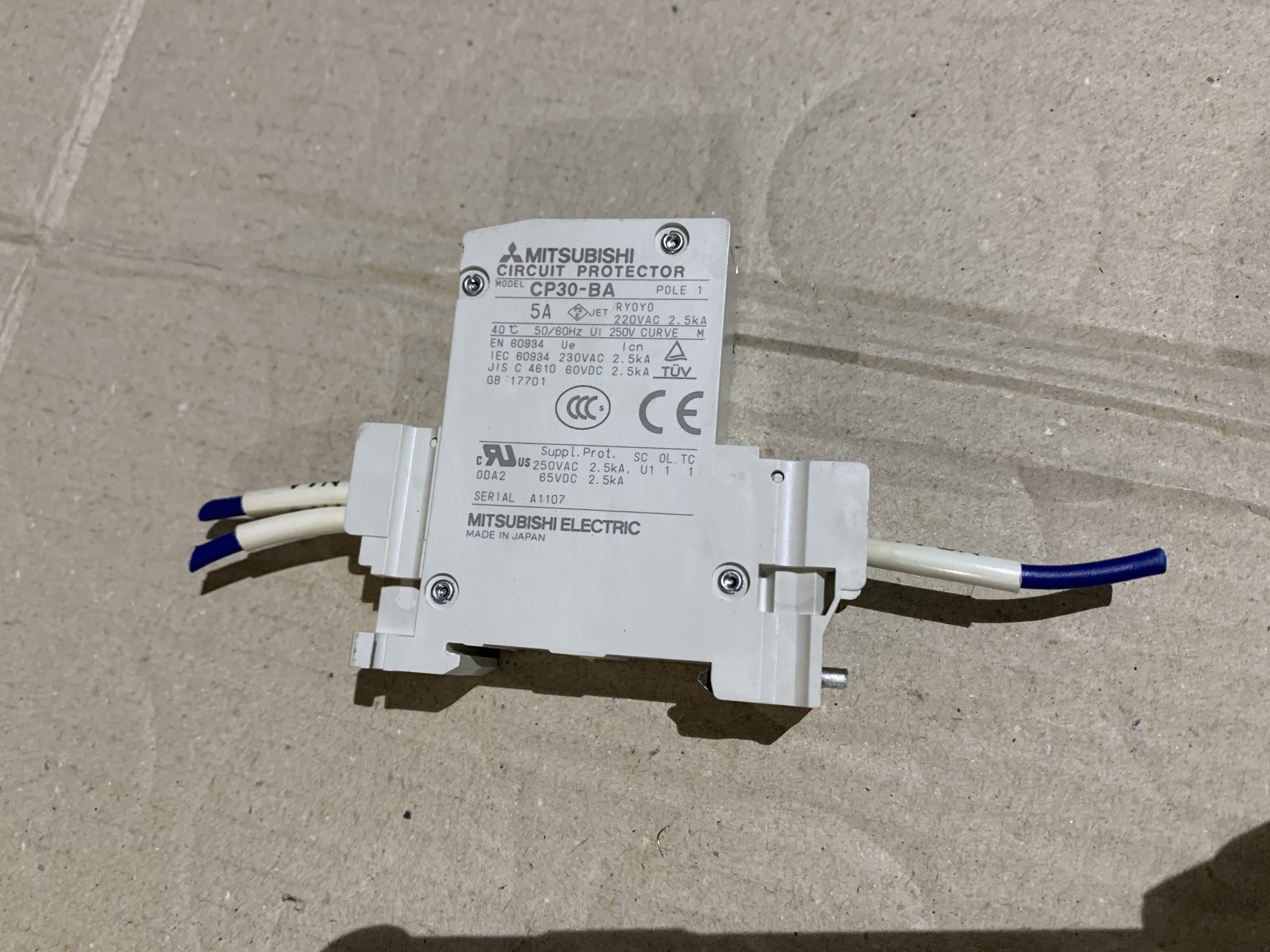 三菱/MITSUBISHI サーキットプロテクタ CP30-BA