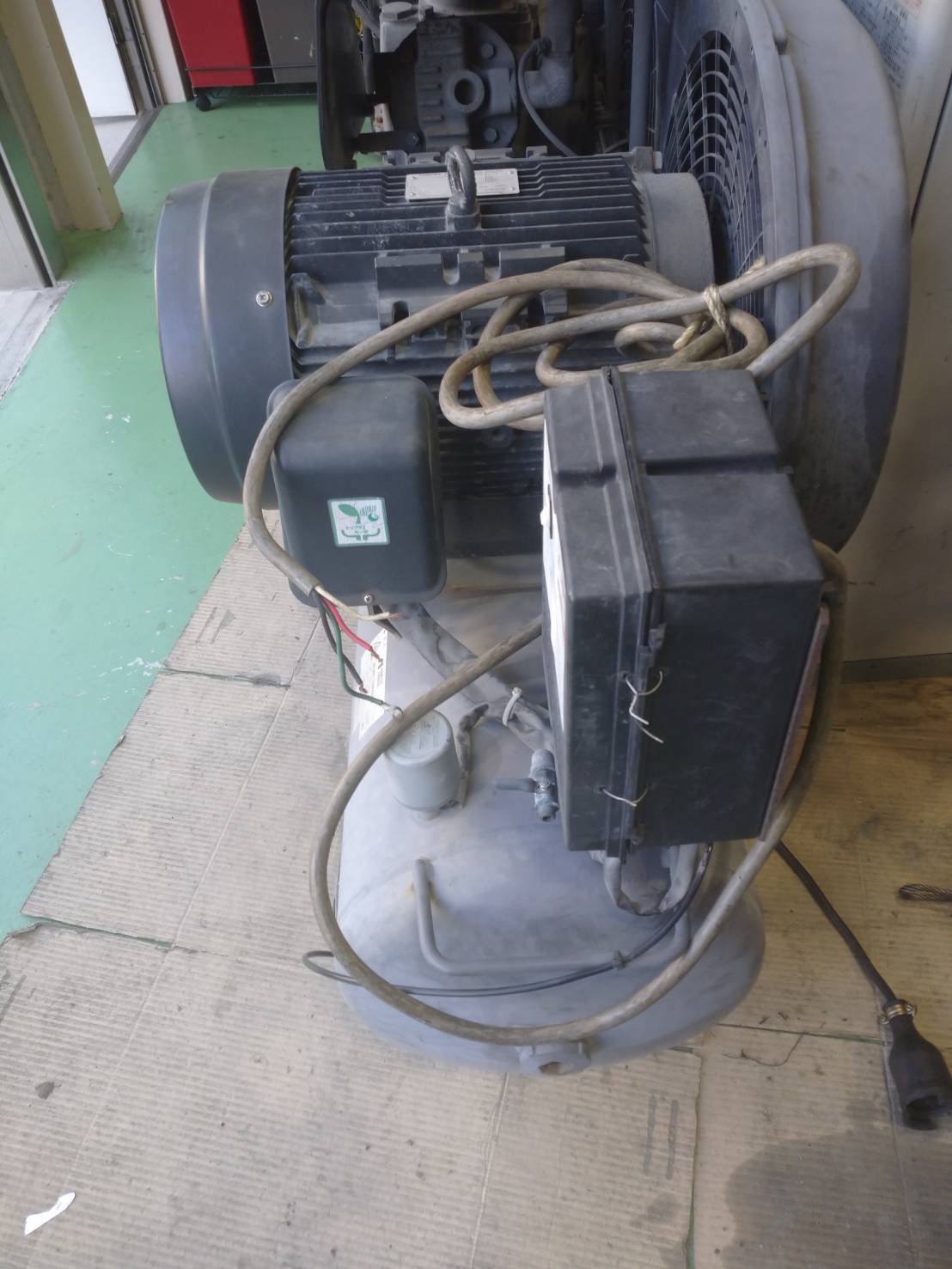 アネスト岩田 11KWエアーコンプレッサー TLP110EF-10
