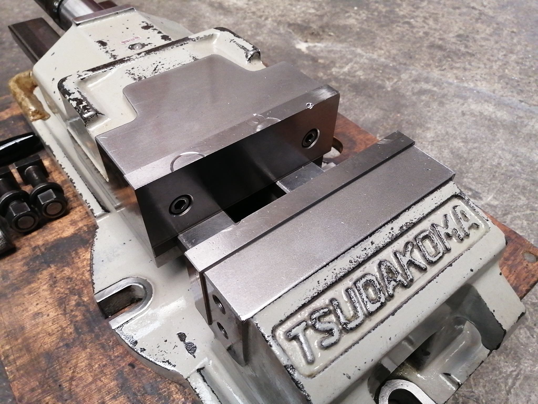 津田駒 油圧バイス VH-175