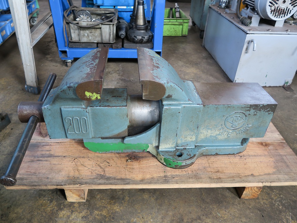 ナベヤ 万力 200