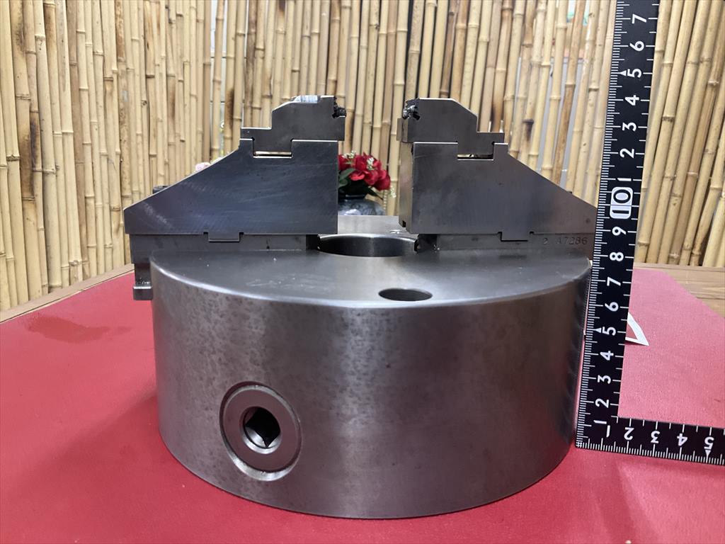 Victor 二つ爪チャック TC190F2　外径190mm　　ハンドル無し