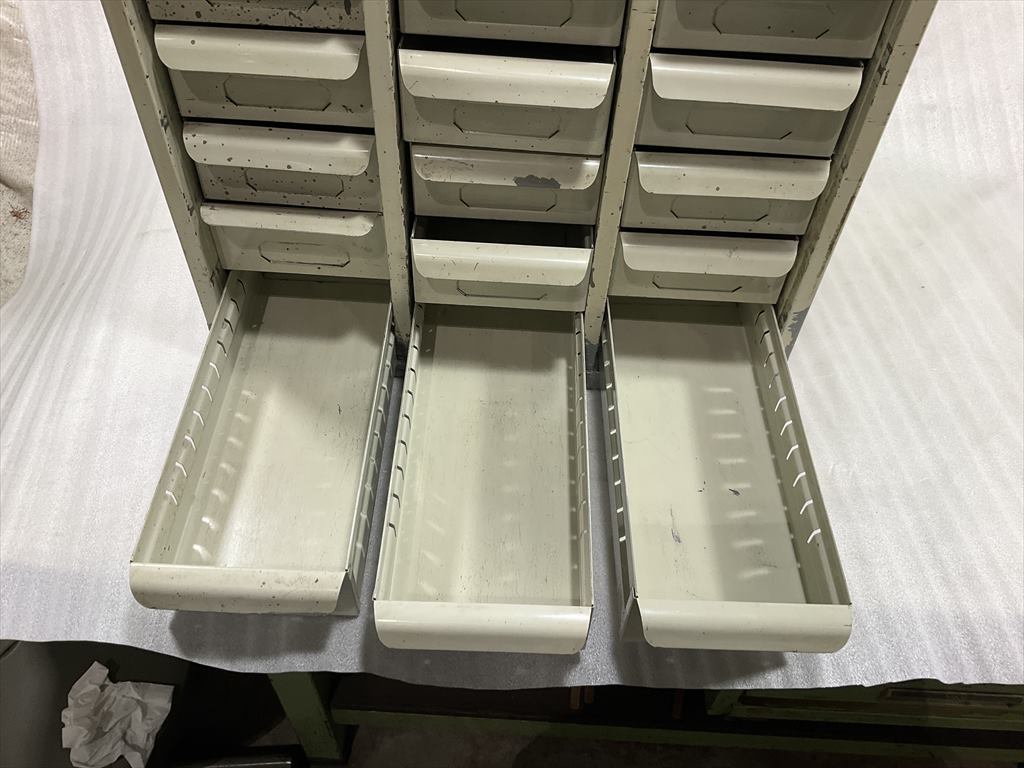 キャビネット 420mm×310mm×520mm 8段×3列