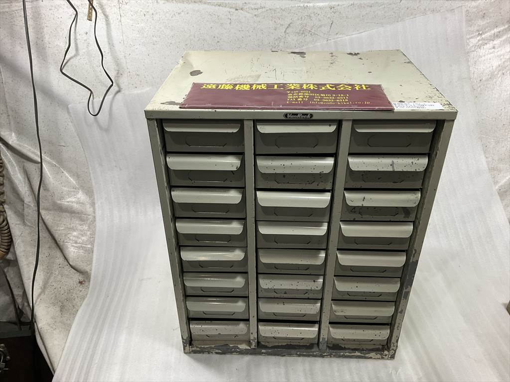 キャビネット 420mm×310mm×520mm　8段×3列