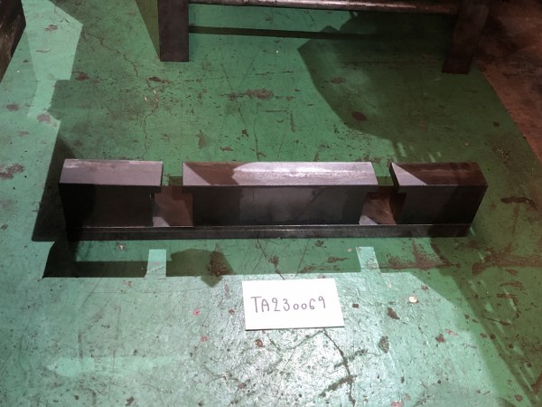 不明 ベンダー金型 L410mm