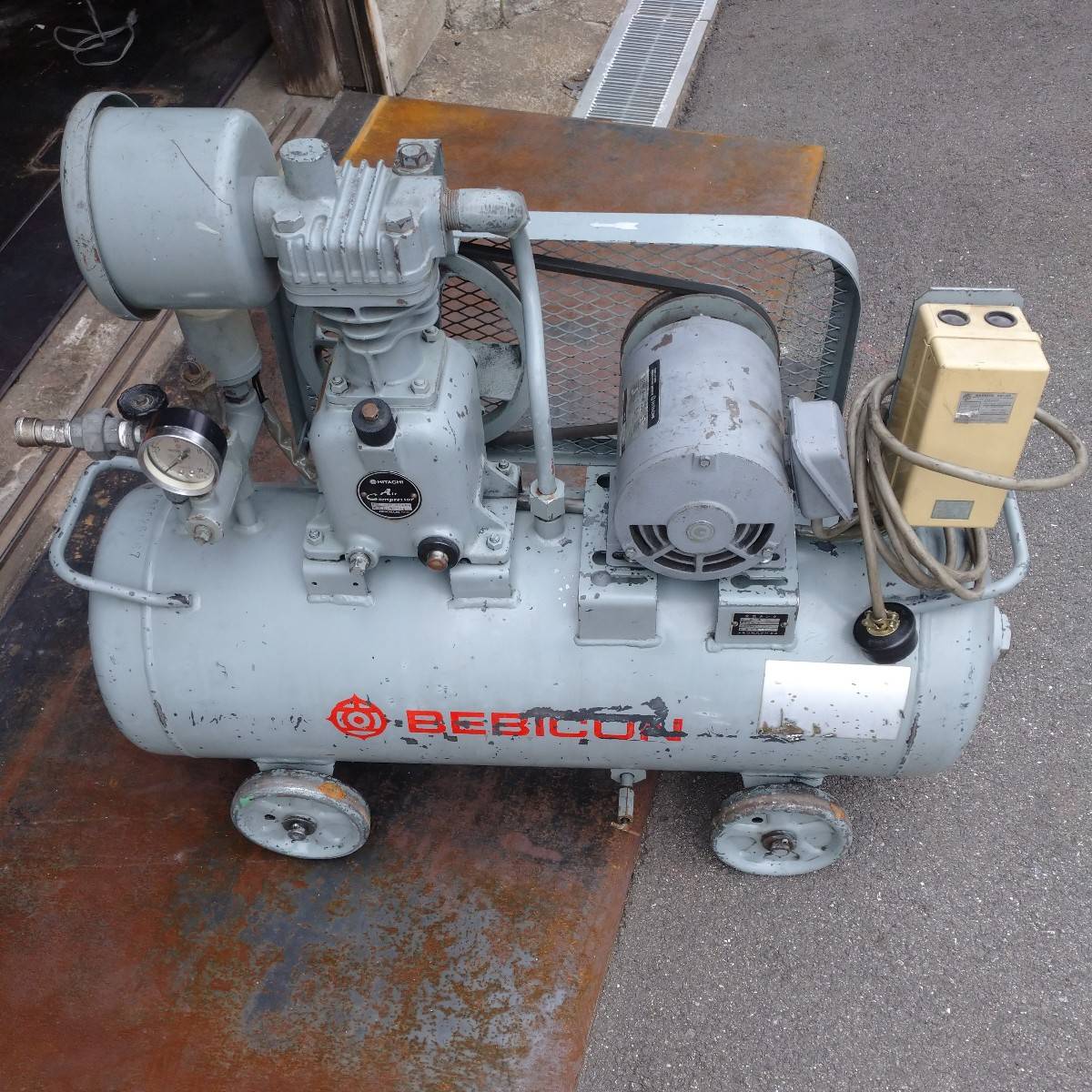日立産機 0.75kwコンプレッサー 0.75P-9.5T