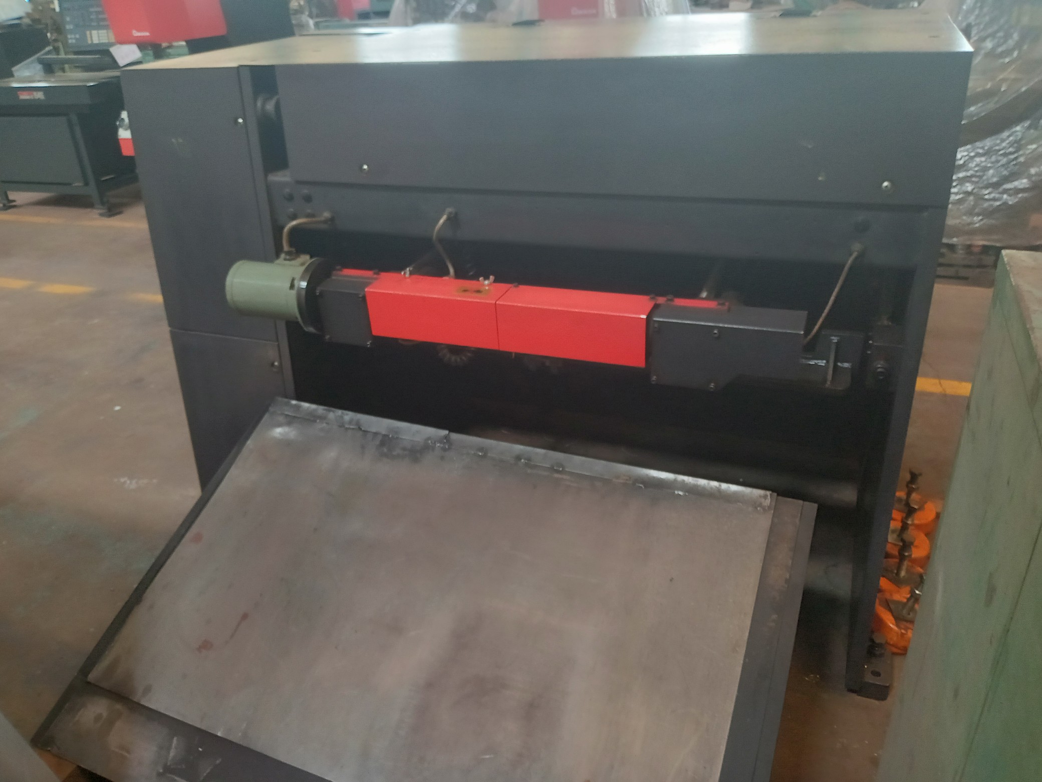 アマダ 1250mm油圧シャーリング NS-1235