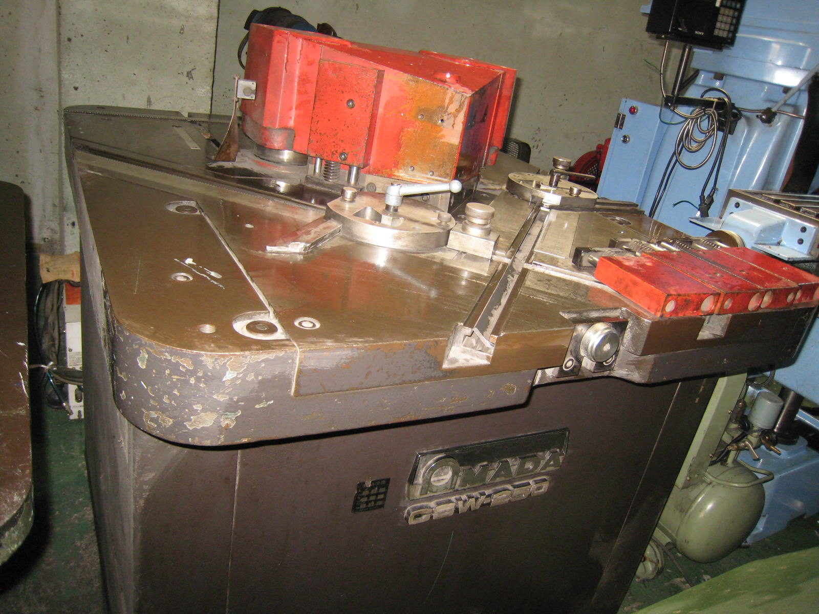 アマダ コーナーシャー CSW-250