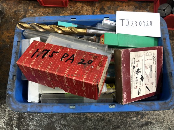 様々なメーカーやサイズがあります。 切削工具 1山 約4kg