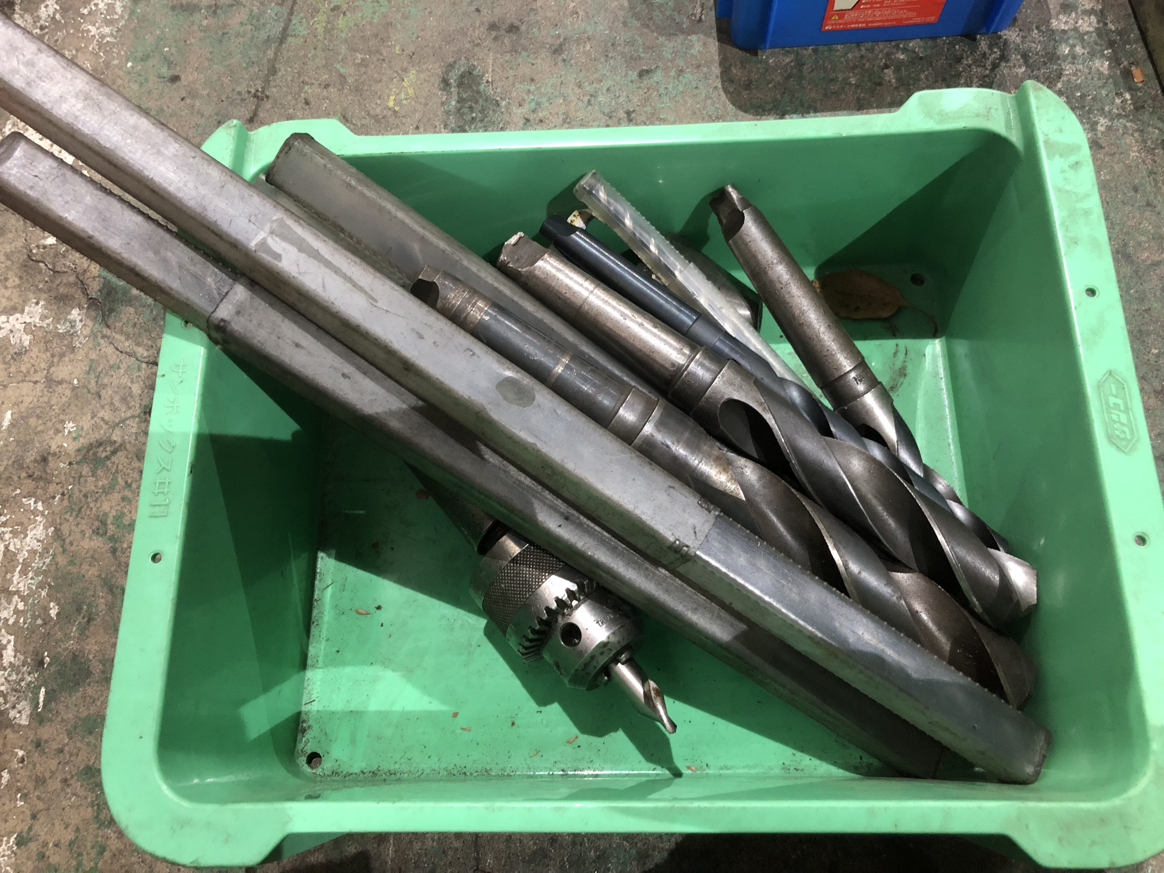 様々なメーカーやサイズがあります。 切削工具1山 様々なメーカーやサイズがあります。