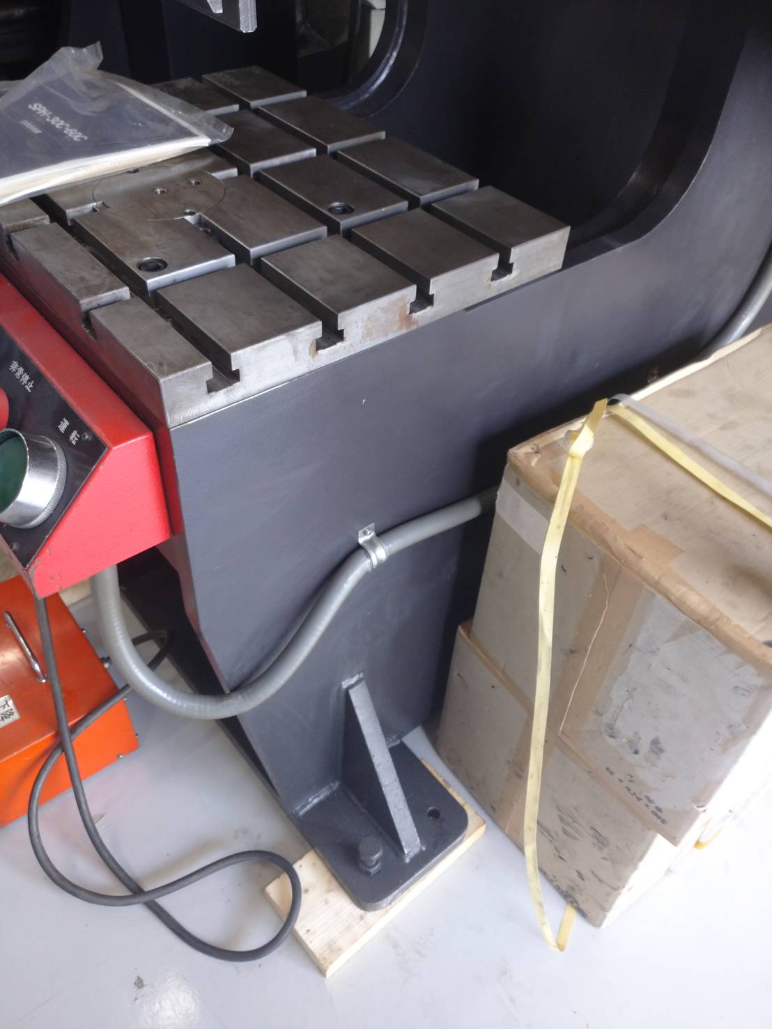 アマダ 万能油圧ベンダー SPH-30C