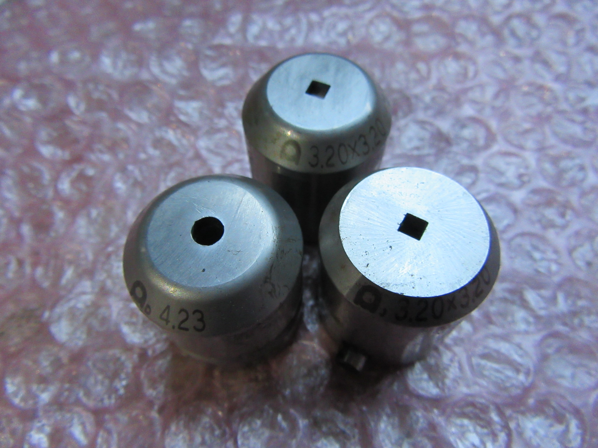 アマダ/AMADA タレパン金型（ダイ）3個 (1)3.20x3.20　(2)3.20x3.20　(3)4.23