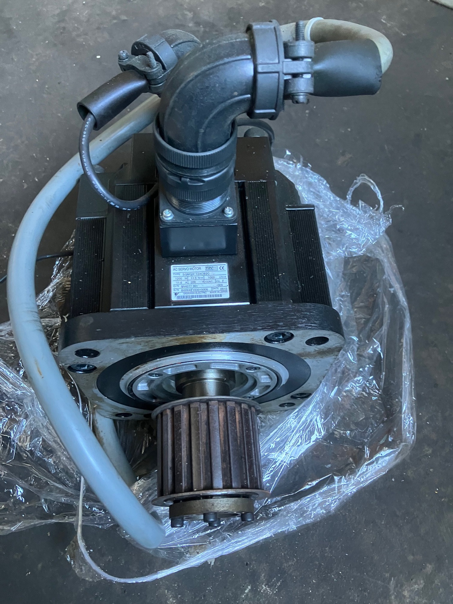 安川 ACサーボモーター SGMGH-12ACB2C