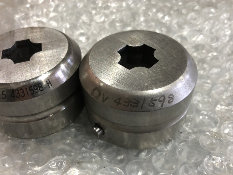 アマダ/AMADA タレパン金型(ダイ)2個 (1)6167966002 C=0.15 4331598H(R=5mm) (2)4331598(R=5mm)