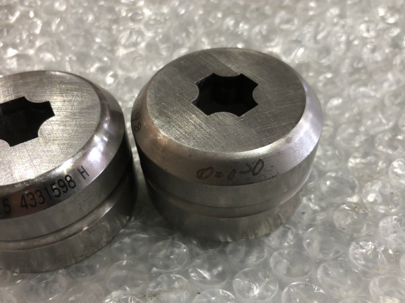 アマダ/AMADA タレパン金型(ダイ)2個 (1)6167966002 C=0.15 4331598H(R=5mm) (2)4331598(R=5mm)