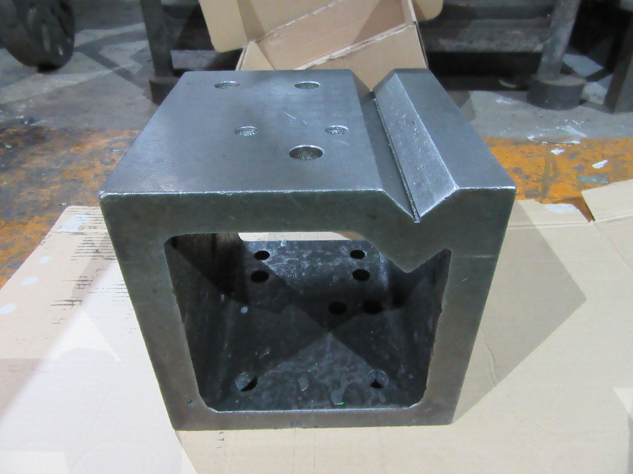 不明 V溝付桝型ブロック 200x200