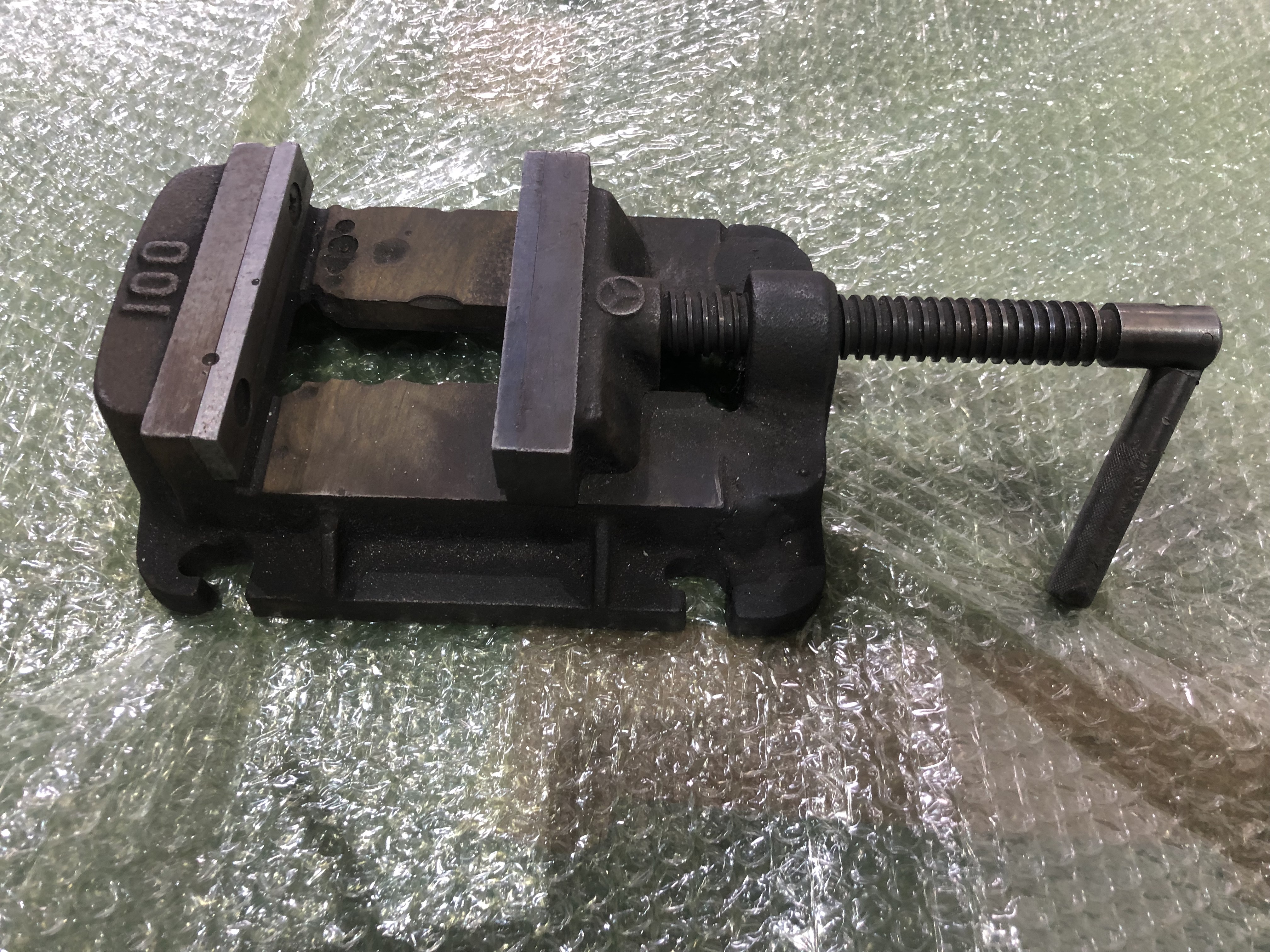 不明 バイス 口幅100mm　口高25mm　口開87mm