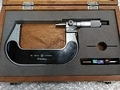 ミツトヨ カウント式外側マイクロメーター M820-100V(193-514)