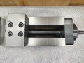 安田工業 精密バイス YPV-180
