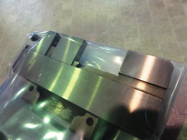 ワイヤーカット用精密バイス