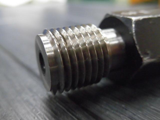 ウィットネジ W14 山18
