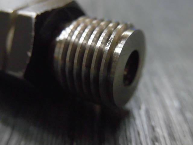 ウィットネジ W14 山18