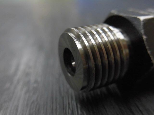 ウィットネジ W14 山18