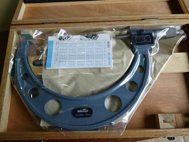 MITUTOYO｜ミツトヨ カウント外側マイクロメーター M810-200