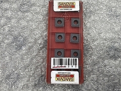 サンドビック チップ 新品 880-0604W06H-P-GM 4044