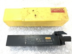 サンドビック バイトホルダー LF123G19-2525B-042B