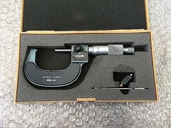 ミツトヨ カウント式外側マイクロメーター M820-50(193-112)