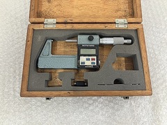 ミツトヨ デジタル外側マイクロメーター MD-50(293-102)