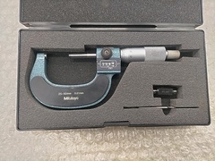ミツトヨ カウント外側マイクロメーター M810-50(193-102)