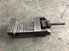 不明 バイス 【バイス】口開き：124mm　口幅：136mm　口高：37mm