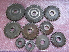 様々なメーカーや型式があります。 サイドミリングカッター1山 様々なメーカーや型式があります。