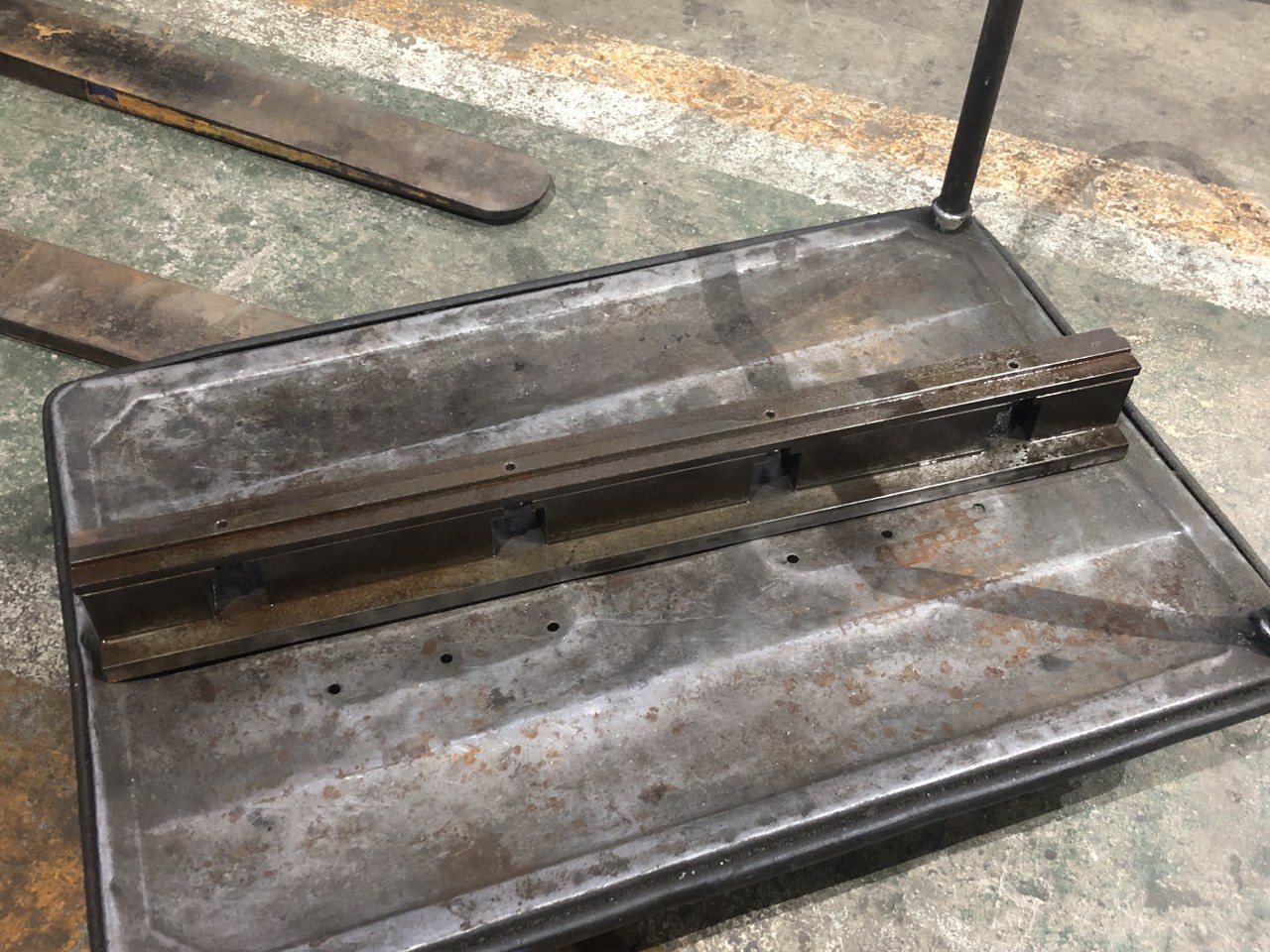 不明 ベンダー金型（ダイホルダー） L835