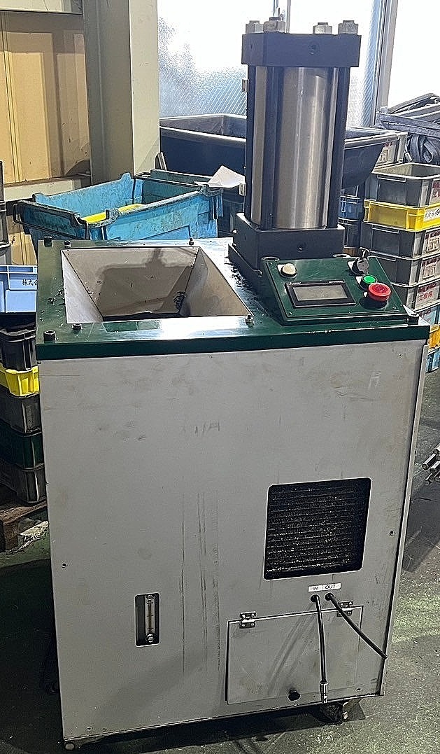 クリエイトエンジニアリング 自動切粉粉砕圧縮機 VNP-25E-65F