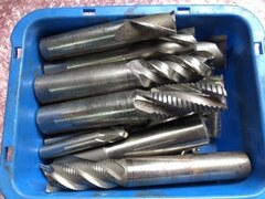 様々なメーカーやサイズがあります。 エンドミル1山 【エンドミル1山】様々なメーカーやサイズがあります。