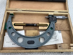 ミツトヨ カウント式外側マイクロメーター M810-200(193-108)