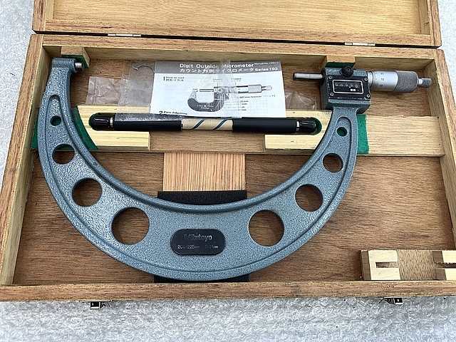 ミツトヨ カウント式外側マイクロメーター M810-225(193-109)