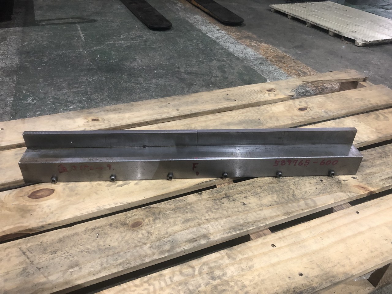 不明 ベンダー金型（パンチホルダー） ホルダーL600