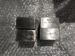 不明 金属ブロック W30xD50xH65(mm)