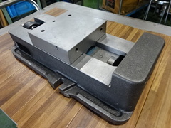 ナベヤ(ERON)	 ロックタイトバイス