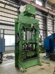 幸伸技研 粉末プレス 2500kN粉末成形機